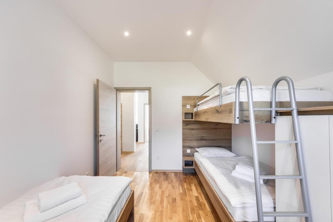 Chic Apartments With Balcony And Spa In 莫斯特拉纳 外观 照片