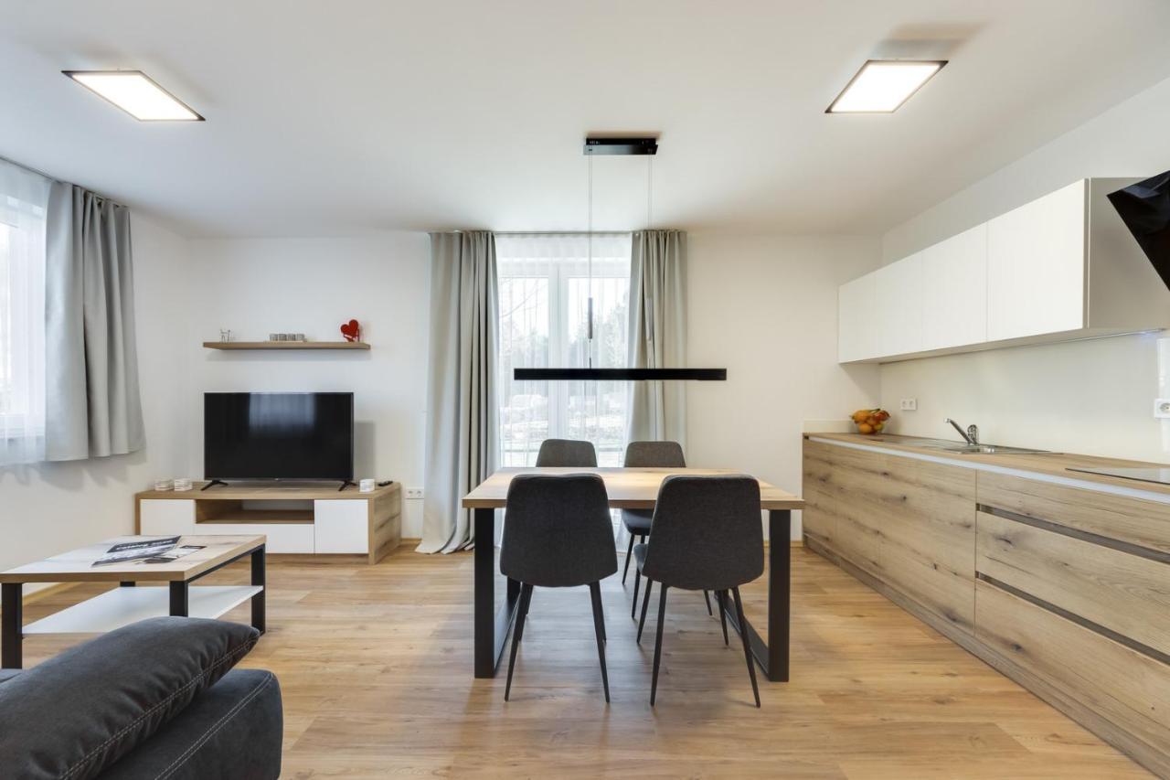Chic Apartments With Balcony And Spa In 莫斯特拉纳 外观 照片