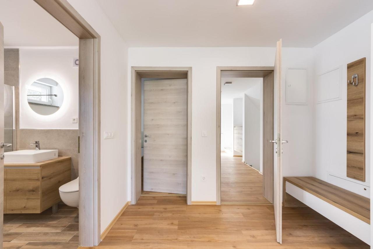 Chic Apartments With Balcony And Spa In 莫斯特拉纳 外观 照片