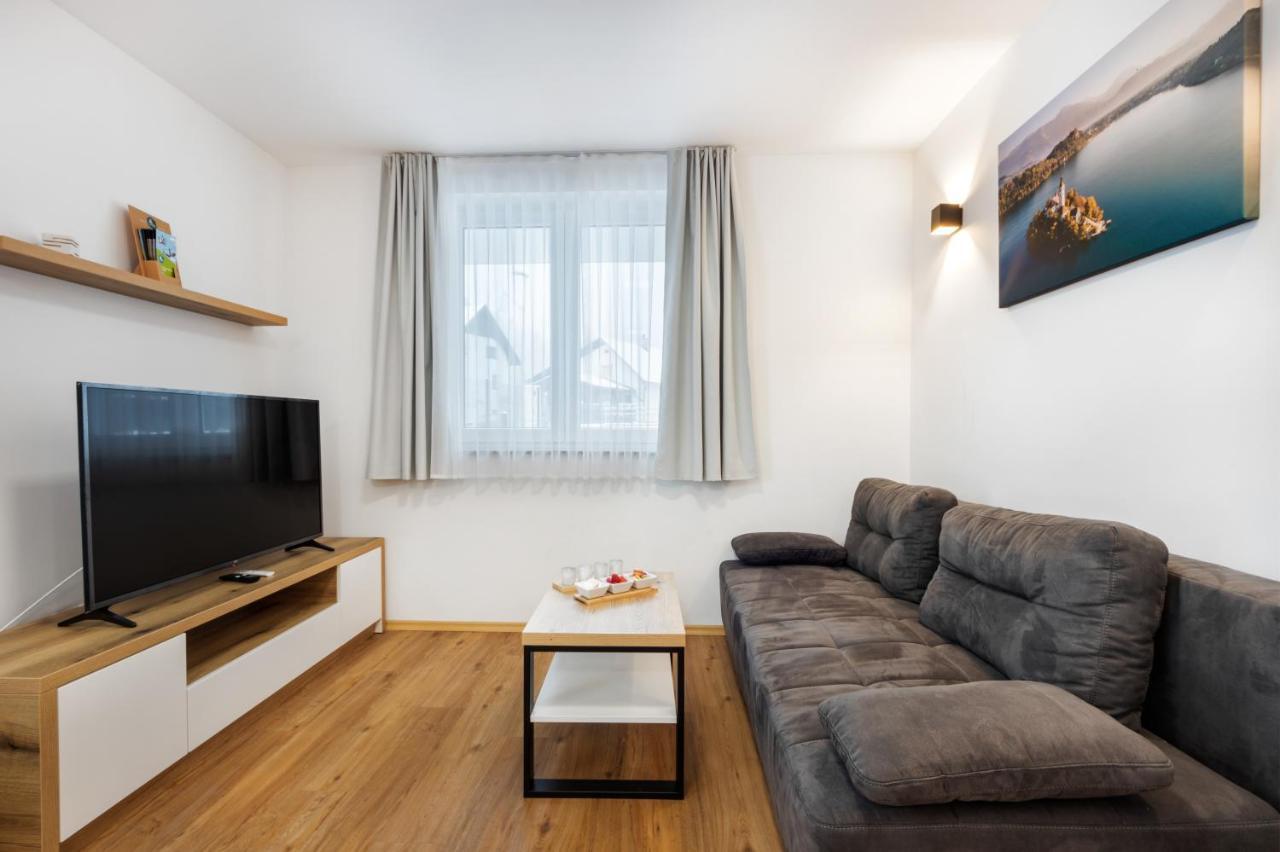 Chic Apartments With Balcony And Spa In 莫斯特拉纳 外观 照片